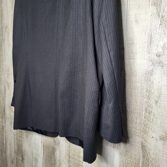 Marc Ecko Gray Pinstripe Blazer. 44L/38W. - Picture 11 of 16